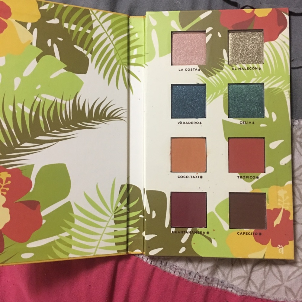 Alamar eyeshadow palette